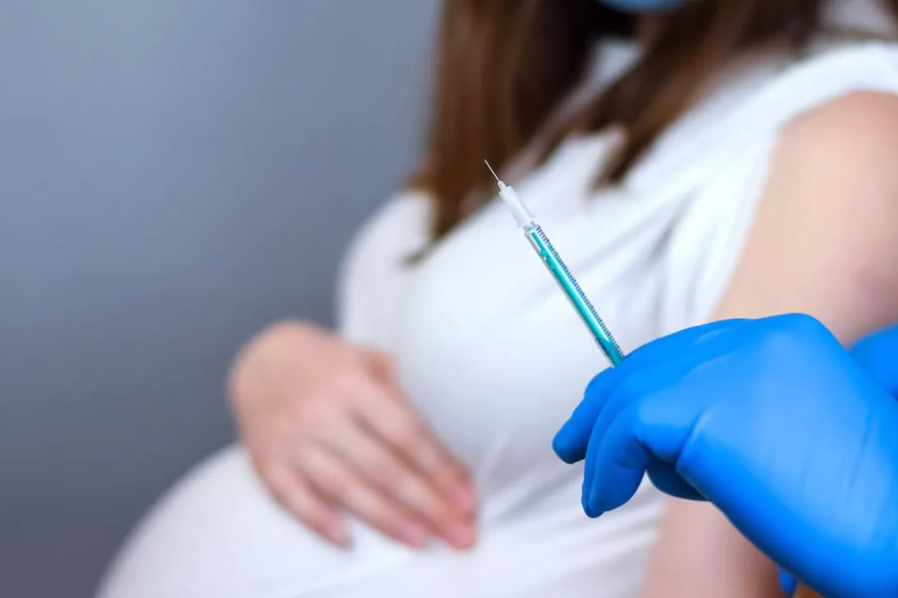 Gli Stati Uniti raccomandano il vaccino alle donne incinte