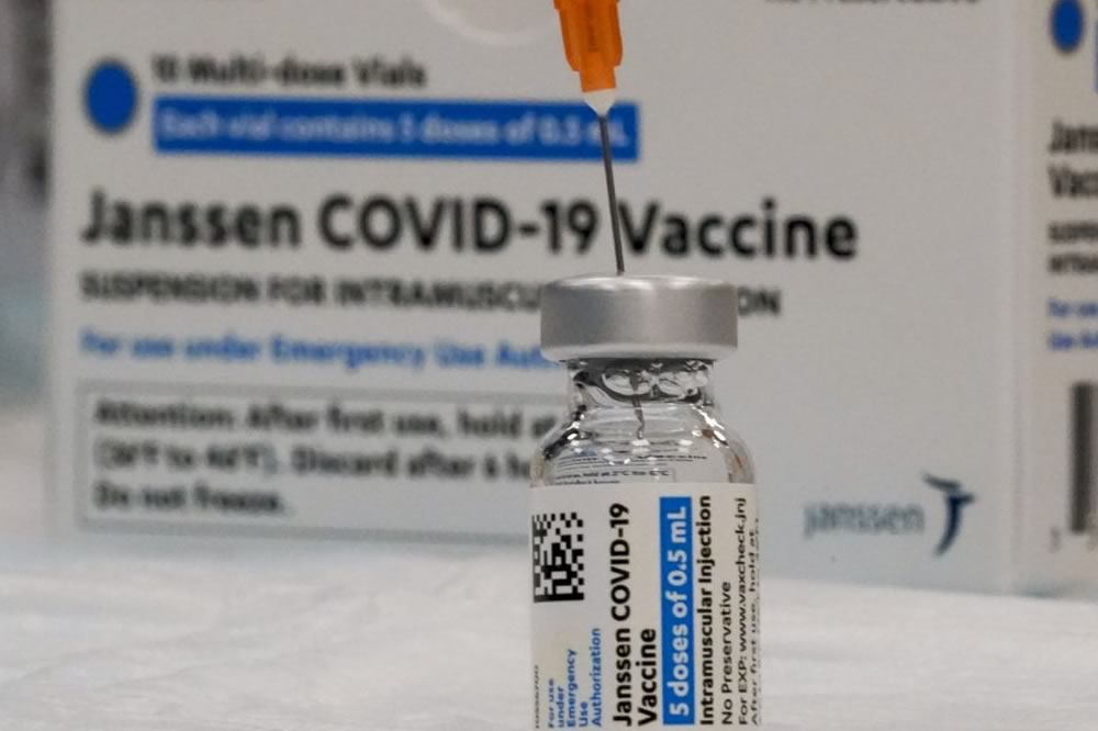 Le ragioni della pausa del vaccino J&J